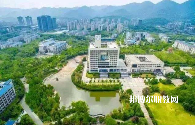 重慶醫(yī)科學校2022年報名條件、招生要求、招生對象