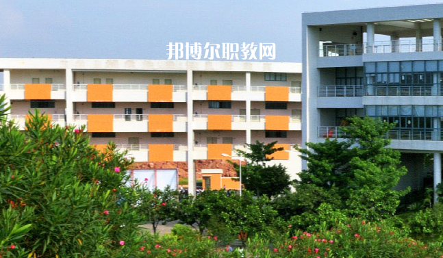 麗江民族中等專業學校2022年招生辦聯系電話