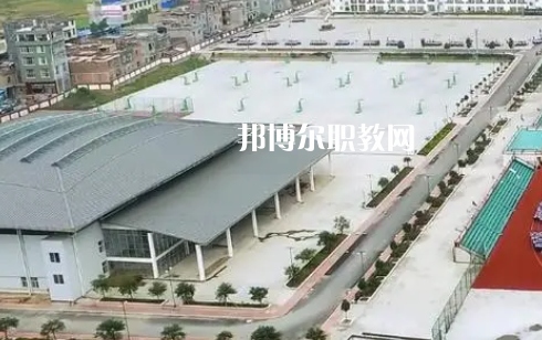 紫云苗族布依族自治民族職業(yè)技術中學2022年報名條件、招生要求、招生對象