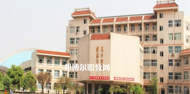 成都中醫(yī)藥大學附屬學校龍泉校區(qū)2022年報名條件、招生要求、招生對象