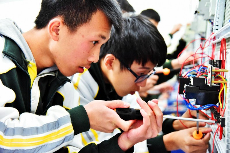 靈山職業技術學校2022年招生辦聯系電話