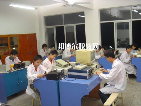 華中信息商務(wù)技工學(xué)校2022年有哪些專(zhuān)業(yè)