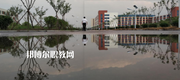 青島西大技工學校地址在哪里，哪個地區，哪個城市?