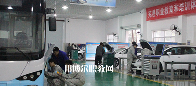 南京市公用事業技工學校地址在哪里，哪個地區，哪個城市?