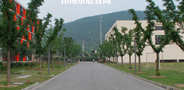 蘇州市紡織工業(yè)職工中等專(zhuān)業(yè)學(xué)校地址在哪里，哪個(gè)地區(qū)，哪個(gè)城市?