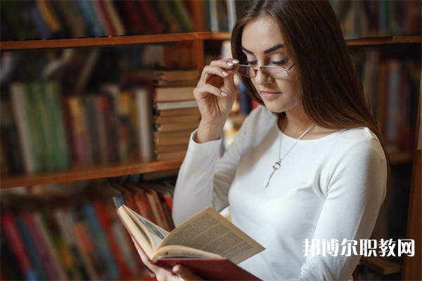 上海哪里的中專學校能讀護理專業
