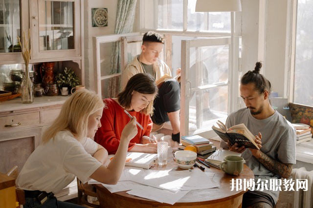 湖南哪里的中專學校能讀醫療設備安裝與維護專業