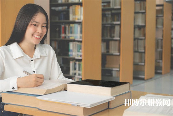 四川哪里的中職學校能讀行政管理專業