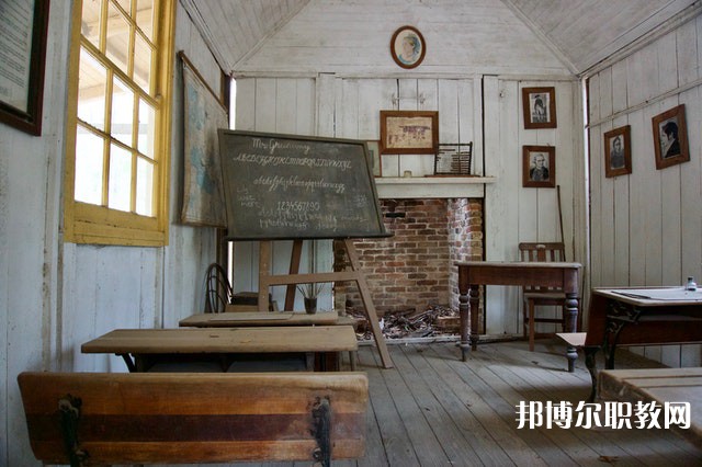 貴州哪里的中專學校能讀農村合作金融專業