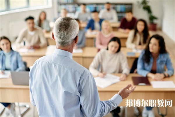 湖南哪里的中專學校能讀智能機器人專業