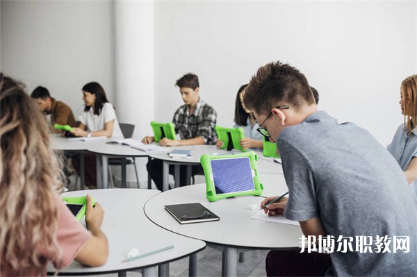 湖南哪里的中專學校能讀羽毛球專業