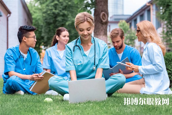 云南哪里的中職學校能讀農村醫學專業