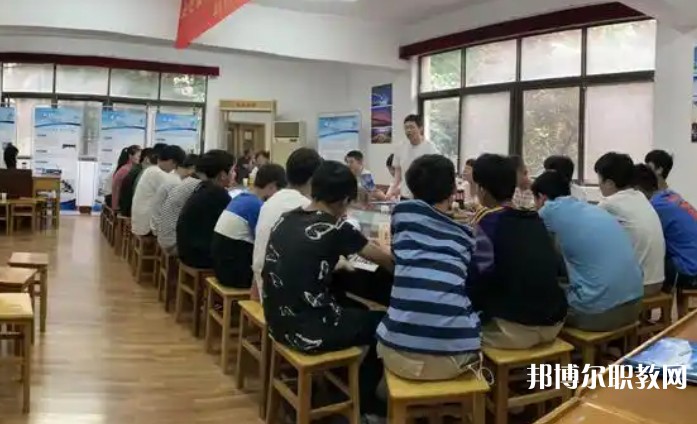 湖北2025年200分能上鐵路學校嗎