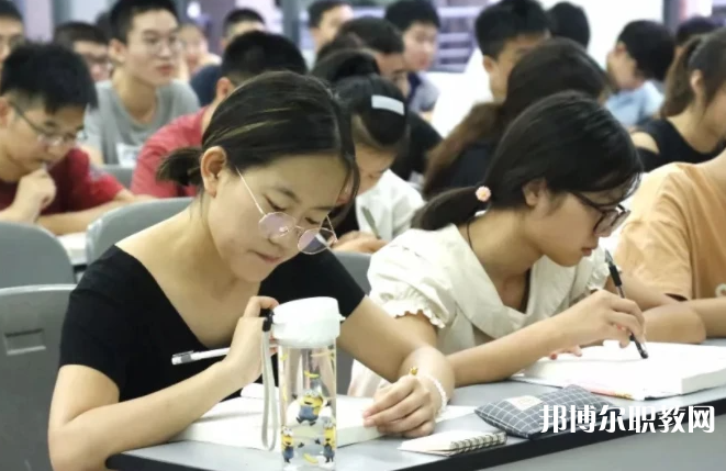 2025恩施中專學校最新排名前三名單