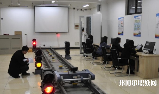 湖北2025年男生讀鐵路學校學什么專業好