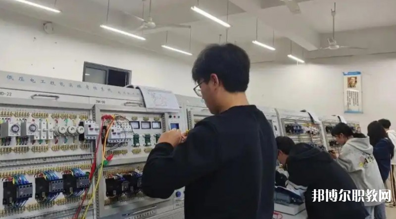 湖北2025年男生讀鐵路學校怎么樣